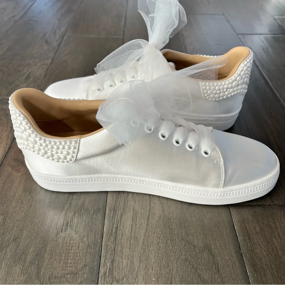 Badgley Mischka Bridal Pearl Bow Sneakers White Satin Wedding Shoes Size 8